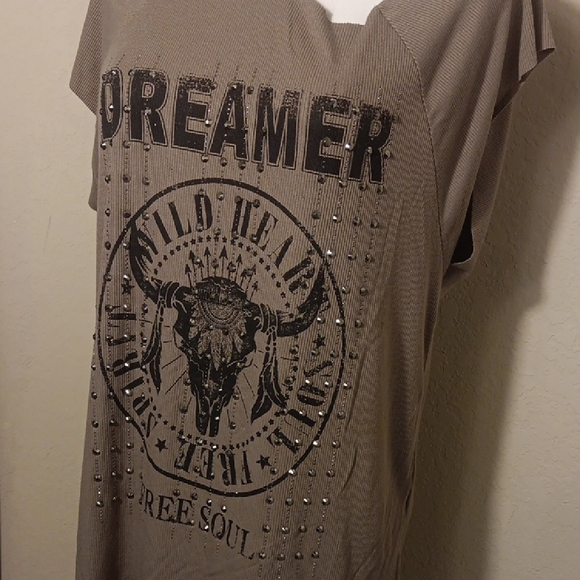 NEW!! Vocal Dreamer Free Spirit Graphic Tee in Brown With Rhinestone Accents - Picture 5 of 11